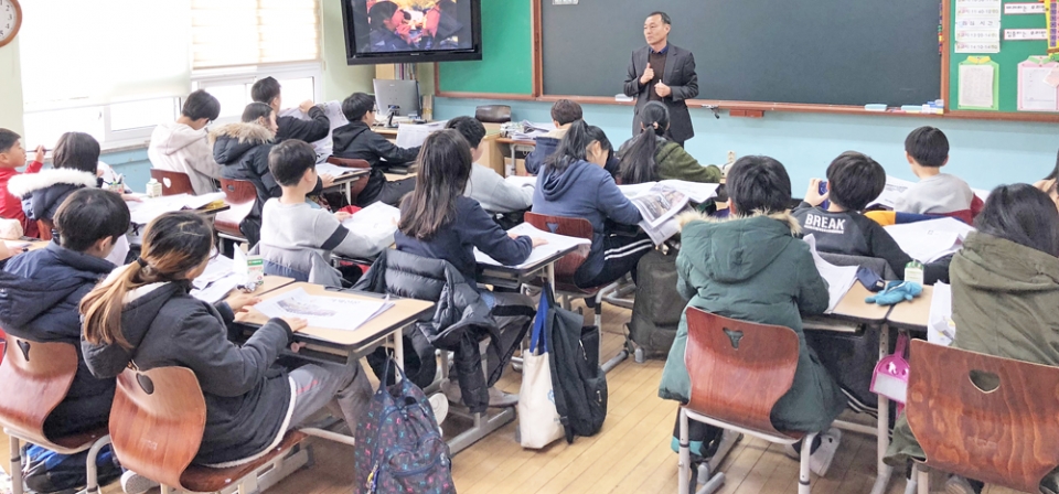 거제신문은 지난달 27일 장승포초등학교에서 신문활용 교육을 실시했다.