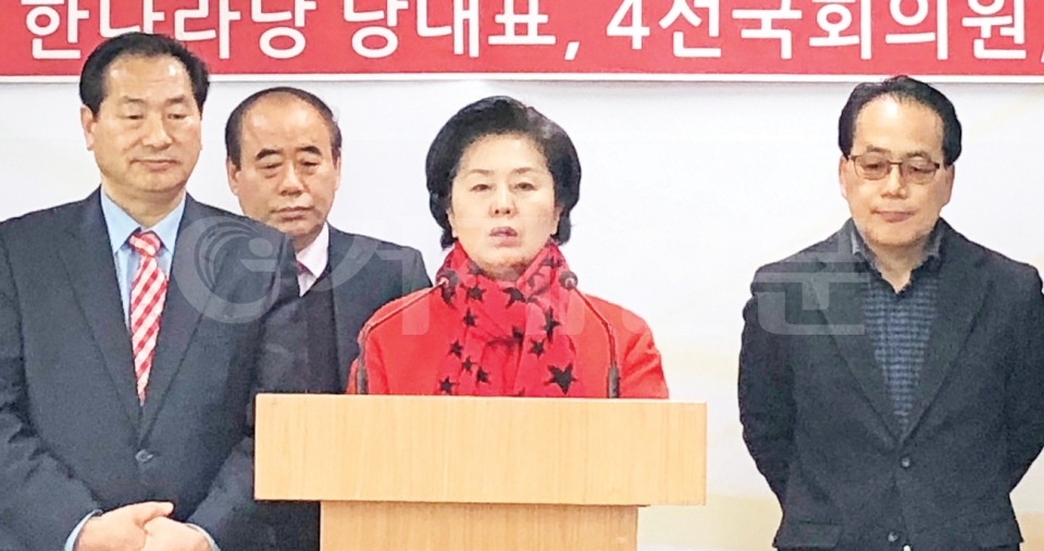김영선 도지사 출마예정자는 지난 15일 거제시청 브리핑룸에서 거제지역 정책 기자간담회를 열었다.