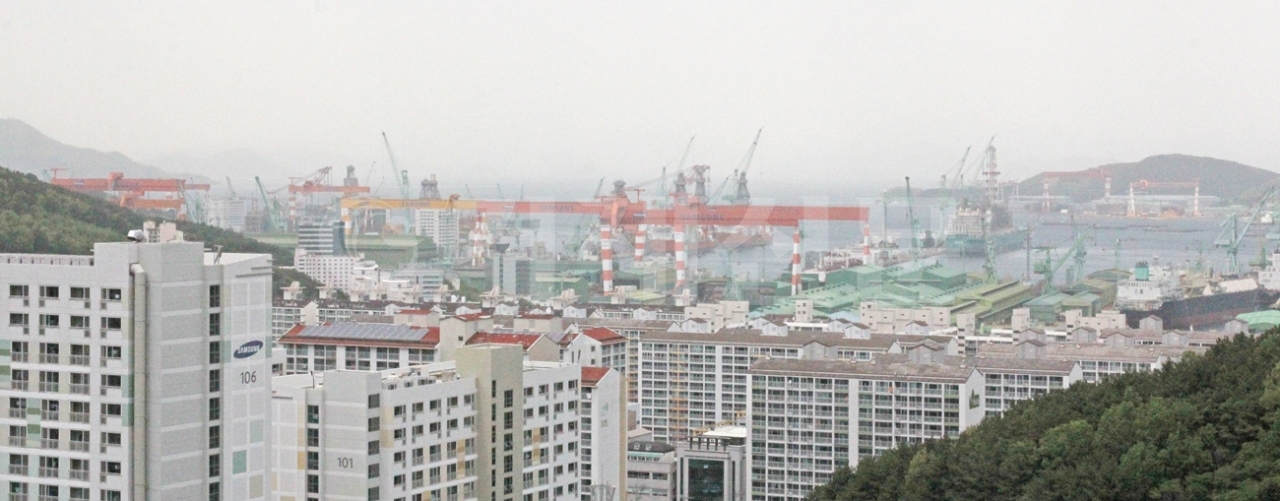 미세먼지 30~50㎍/㎥를 유지하던 지난 2일 오후 1시27분께 촬영한 삼성중공업과 장평동 일대 모습