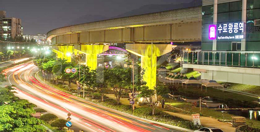 김해시는 '가야왕도 김해' 도시 이미지 형성을 위해 김해의 상징색인 '녹색'으로 야간경관까지 디자인하고 있다.
