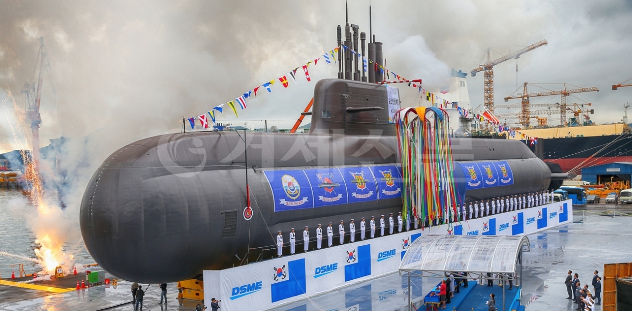 대우조선해양이 건조중인 대한민국 최초 3000톤급 잠수함인 '도산안창호함'(장보고-III 1차사업 1번함) 진수식 모습.
