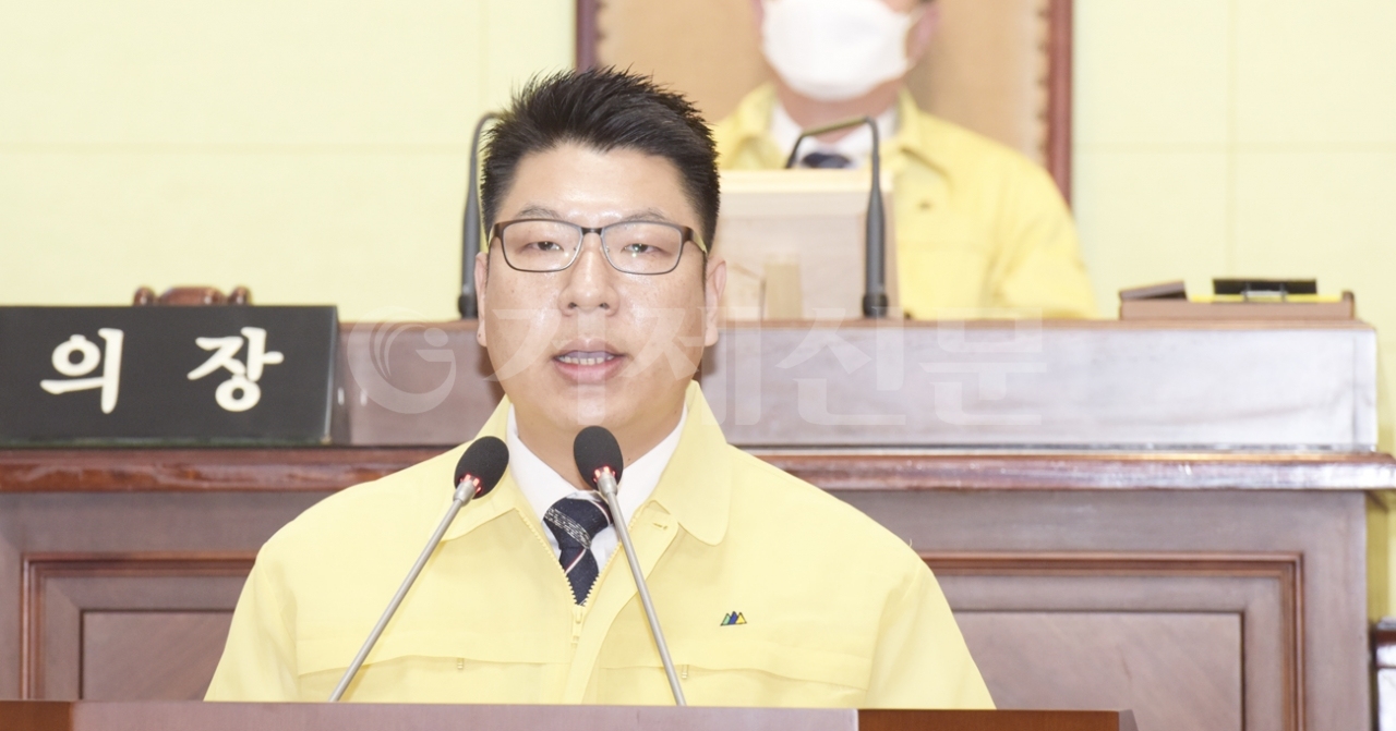 지난 20일 거제시의회 제215회 임시회에서 강병주 의원이 5분 자유발언을 하고 있다.