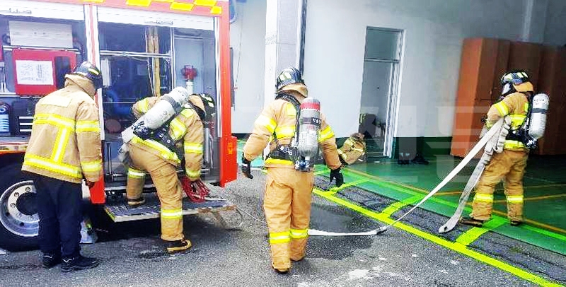 상반기 팀 단위 전술훈련 평가를 대비해 화재진압 대원들의 훈련 모습.