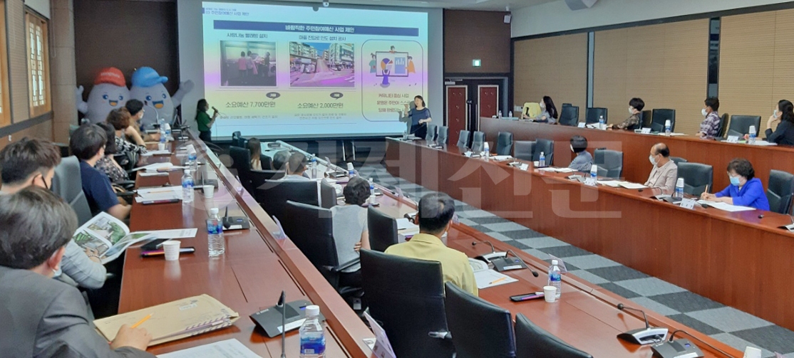 지난달 29일 거제시 소통실에서 2020년도 거제시 주민참여예산위원회의 첫 회의가 열렸다.
