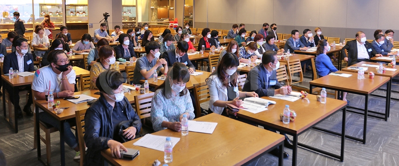 지난 6일 인제대학교 통일학연구소 진희관 소장의 강의를 듣고 있는 참석자들.