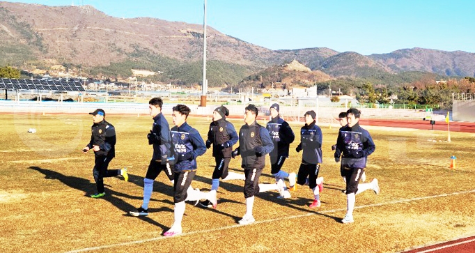 지난 6일부터 22일까지 거제스포츠파크 내 주경기장에서 훈련중인 K리그1 인천유나이티드 선수단.