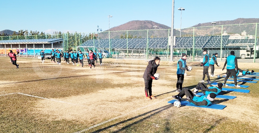지난 7일부터 24일까지 거제스포츠파크 내 보조경기장에서 훈련중인 K리그2의 대전하나시티즌 선수들.