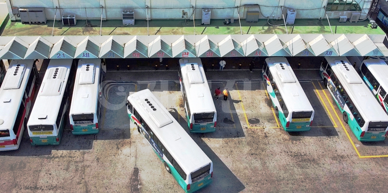 거제시 고현동에 있는 고현버스터미널 모습.