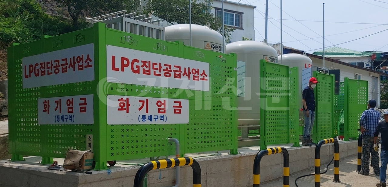 거제시 장목면 이수도에 설치된 농어촌 LPG 소형저탱크.