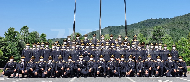 지난 26일 경남 신규 소방공무원 68명이 임명돼 지역 14개 소방서로 배치됐다. 사진은 이번에 임명된 신규 소방공무원들.