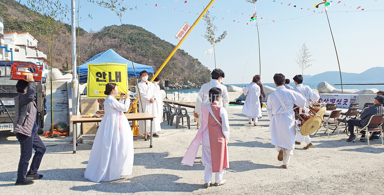 지난 11일 거제시 동부면 수산마을에서 열린 거제수산별신굿. /사진=이남숙 기자
