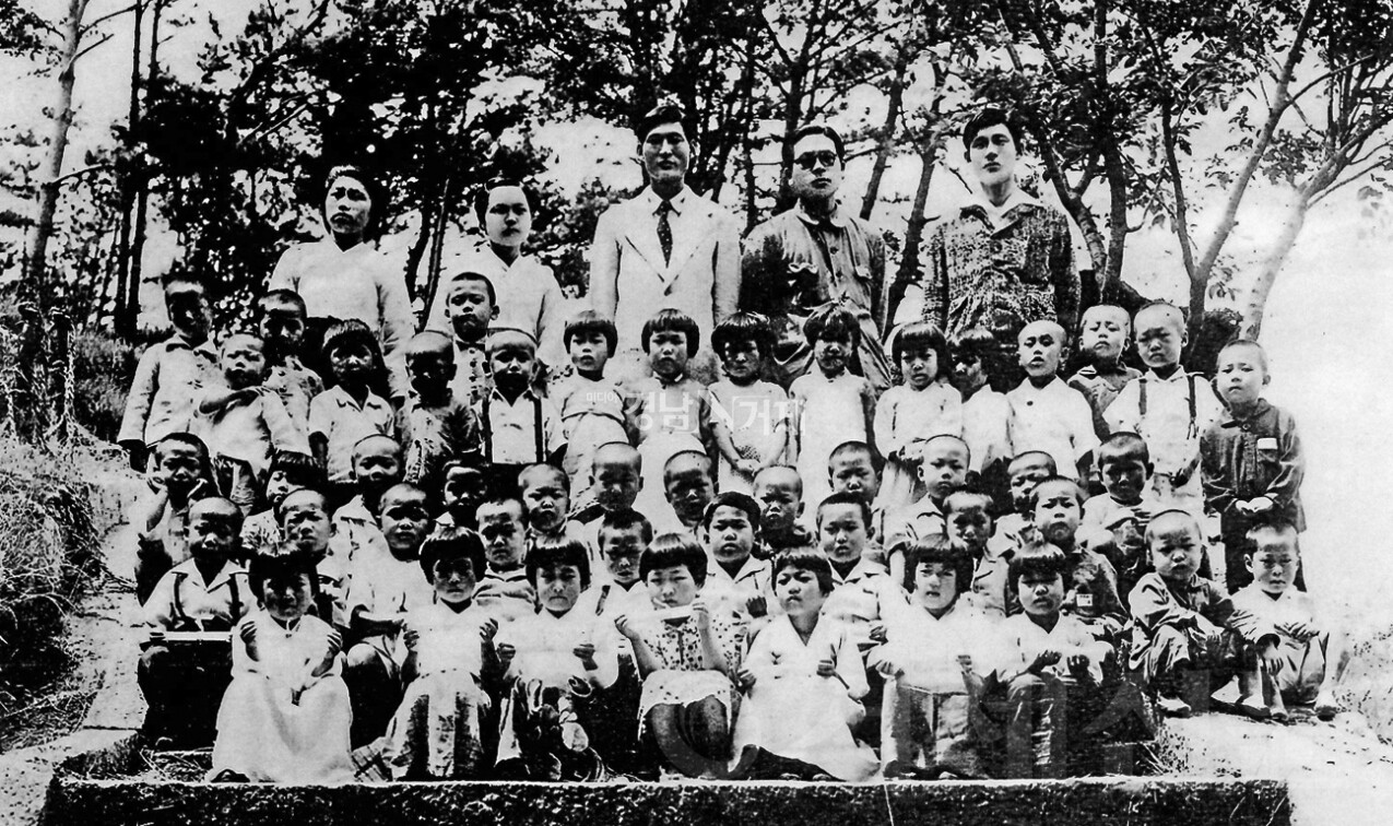 1945년 거제 최초의 유치원인 '장승포유치원' 당시 모습. /사진= 진한주 원장 제공