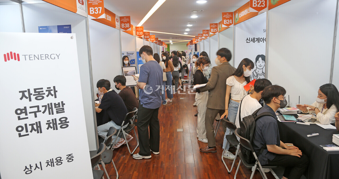 삼성, KT,테슬라 코리아 등 309개 기업이 마련한 인재채용에 학생들이 참여했다. /사진= 강래선 인턴기자