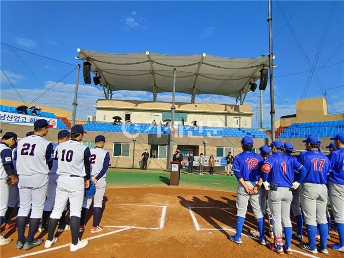 경남산업고등학고 야구단(U19 거제야구클럽)이 창단 4개월 만에 첫 전한 대회에서 우승을 차지하는 ‘파란’을 일으켰다.  사진은 개회식 장면  /사진 윤동욱 시민기자