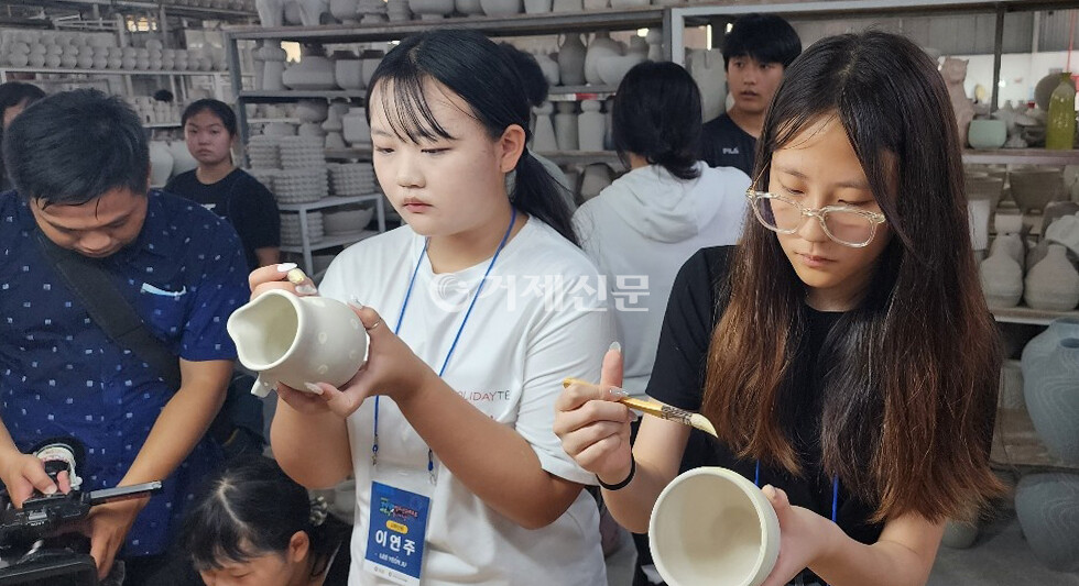 지난 21일부터 25일까지 5일 동안 장목예술중학교 학생들이 베트남 동나이성 일원에서 열린 ‘2023 경상남도-베트남 동나이성 청소년 국제문화교류’ 프로그램에 참여했다. @장자영 학생기자