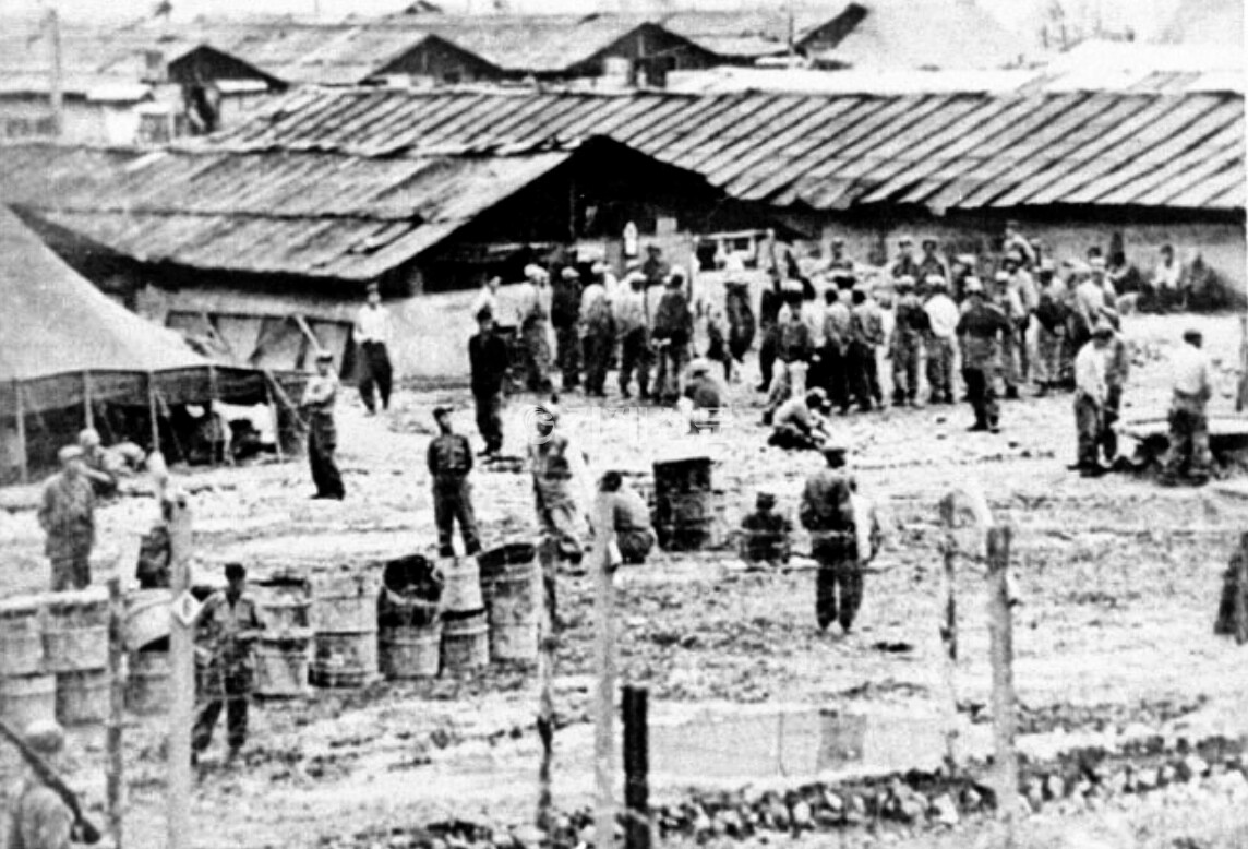 1950년 2중 철조망으로 격리된 거제도포로수용소. @거제신문DB