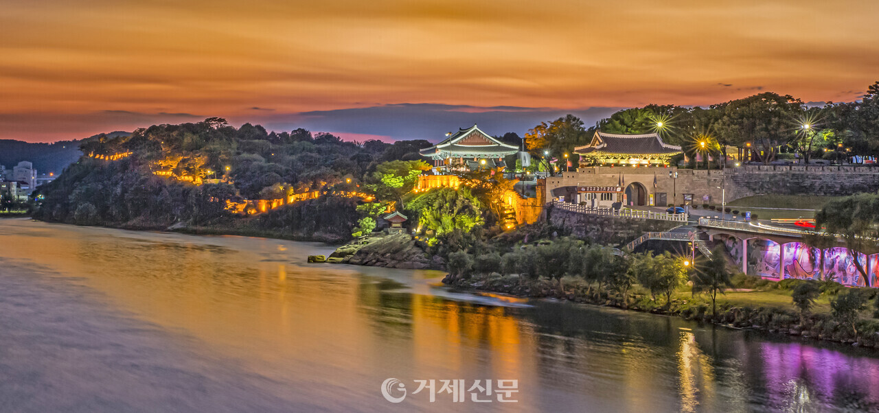 진주성 야경. @경남도 제공